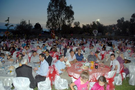 izmir'de Sivas'lı İşadamları Yemekte Buluştu